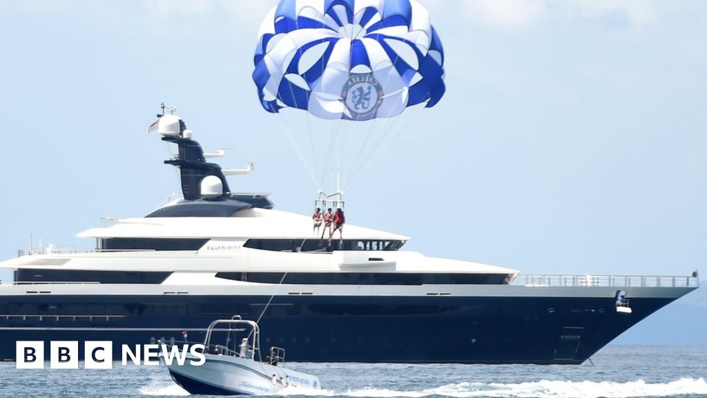 300 million dollar superyacht gets vandalized