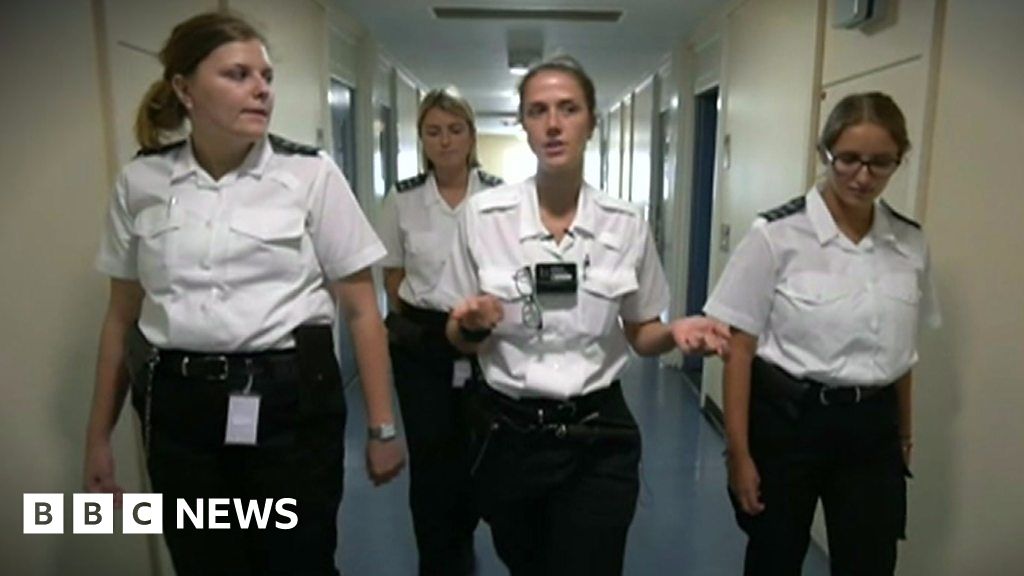 The Prison Job Attracting Graduates BBC News