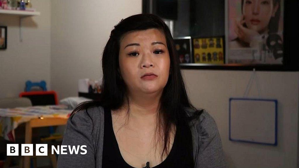 'During lockdown my son was super stuck to me' - BBC News