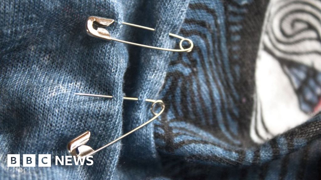 Why are people wearing safety pins after Trump victory BBC News