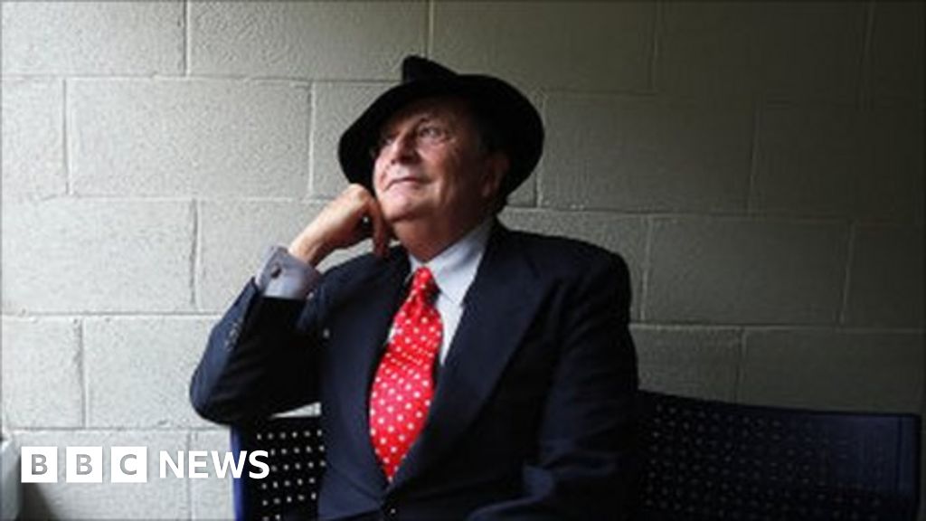 Barry Humphries: The satirist and comedian whose life was dominated by Dame Edna Everage