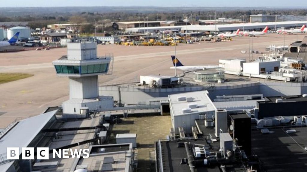 'Racist, threatening' women thrown off Manchester-Ibiza flight - BBC News