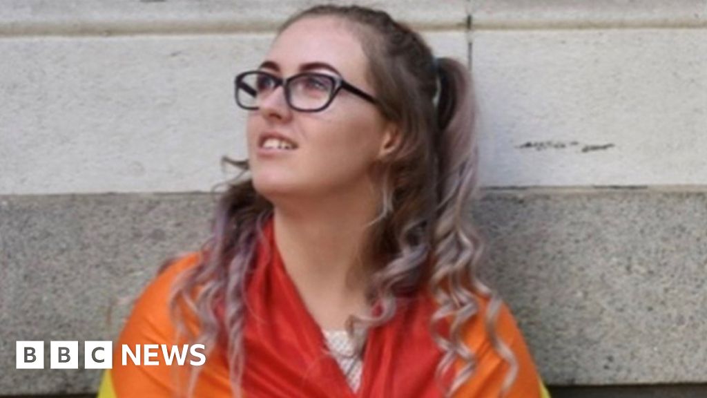 Jodie Chesney: the knife pass almost teenage body'