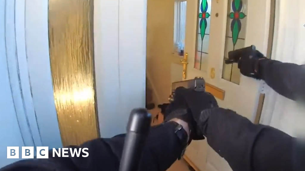 Reed Wischhusen Court Shown Footage Of Officers Shooting Gunman Bbc News