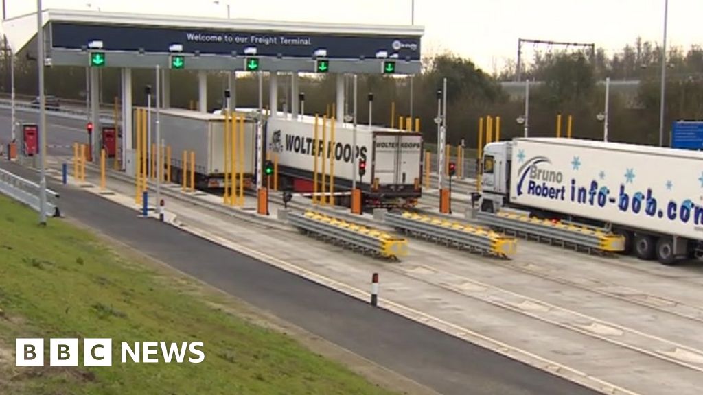 New Channel Tunnel checkin 'to keep M20 moving' BBC News
