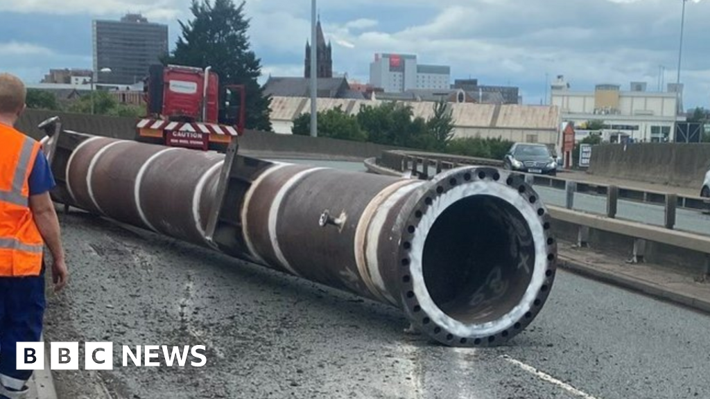 Middlesbrough A66 to stay closed after pipe falls from lorry BBC News
