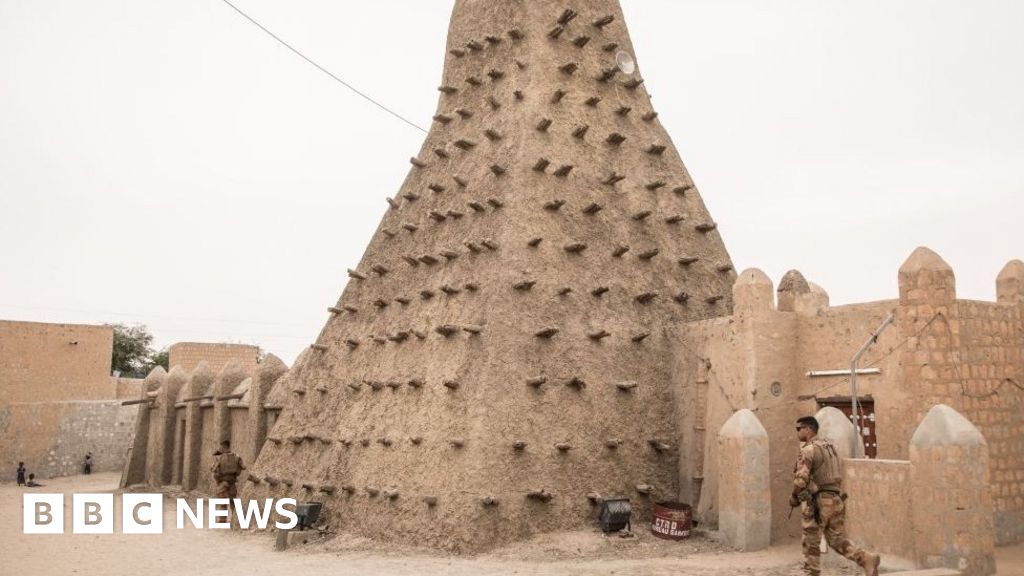 Timbuktu siege: Two killed in Mali mortar attack