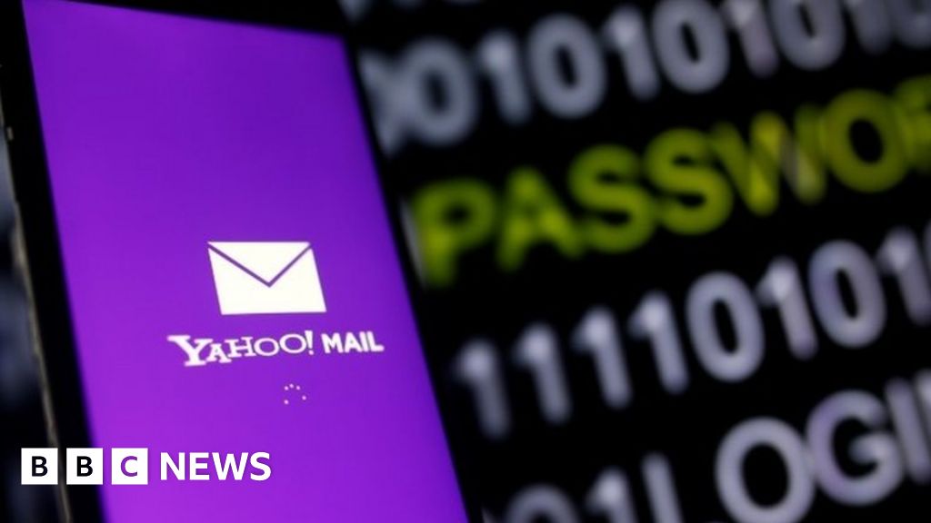 Users accuse Yahoo of email 'trick' - BBC News Users accuse Yahoo of email 'trick' - BBC News