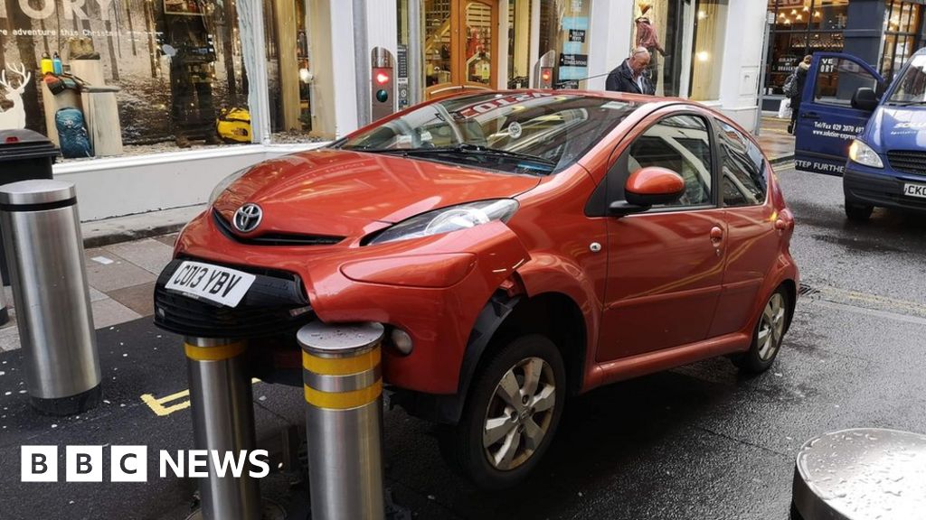 Car gets trapped on raised bollards in Cardiff
