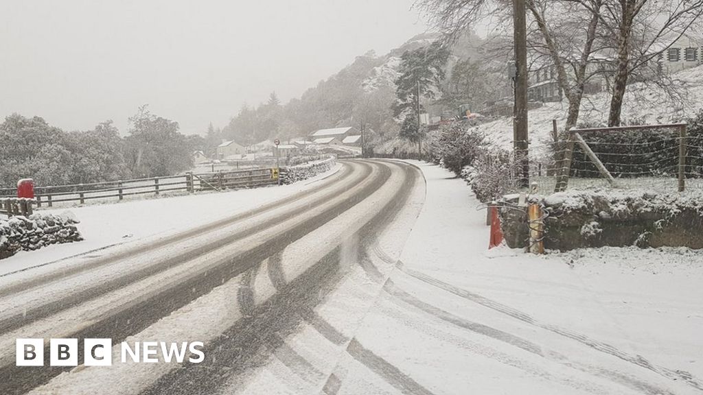 Snow in north and mid Wales making roads 'hazardous'