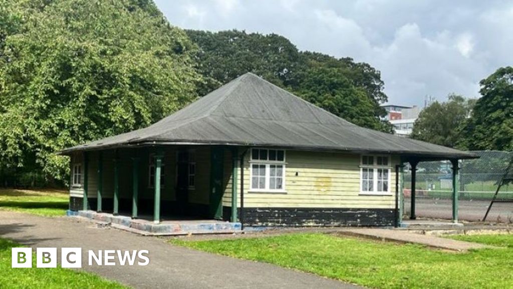 Volunteers welcome a deal to save Beckets Park pavilion - BBC News Volunteers welcome a deal to save Beckets Park pavilion