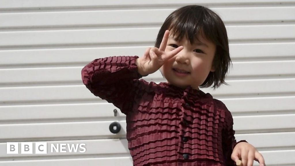 Clothes that grow with your child win Dyson prize BBC News