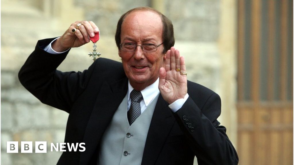 Fred Dinenage Steps Down As Tv News Anchor After 38 Years Bbc News