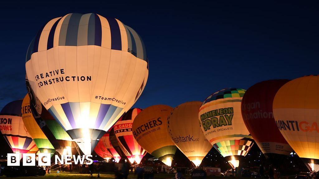 Bristol Balloon Fiesta 2023 Step into the night glow BBC News