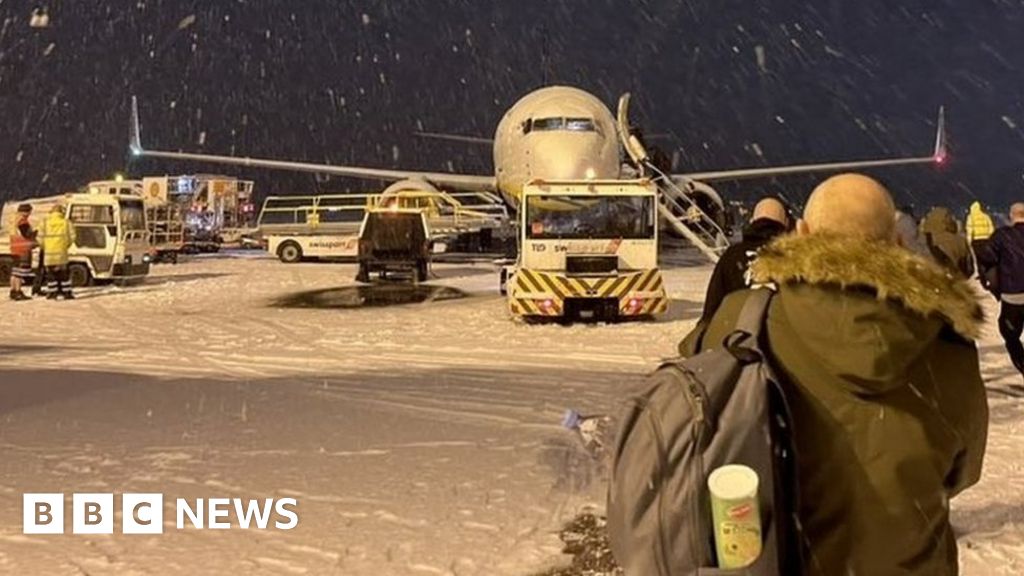 Manchester Airport runways reopen after heavy snow BBC News