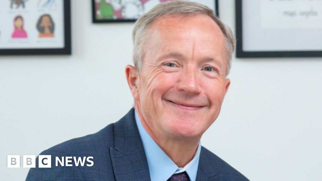 Oldham's retiring council boss an amazing servant, leader says BBC News
