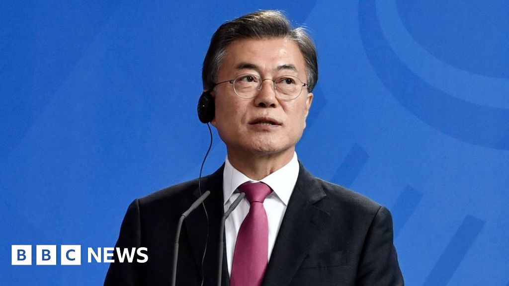 South Koreas President Turns Traffic Reporter Bbc News 