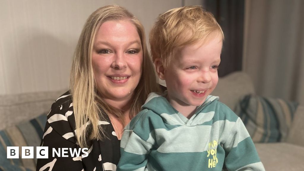 The four-year-old boy with incredible maths skills - BBC News