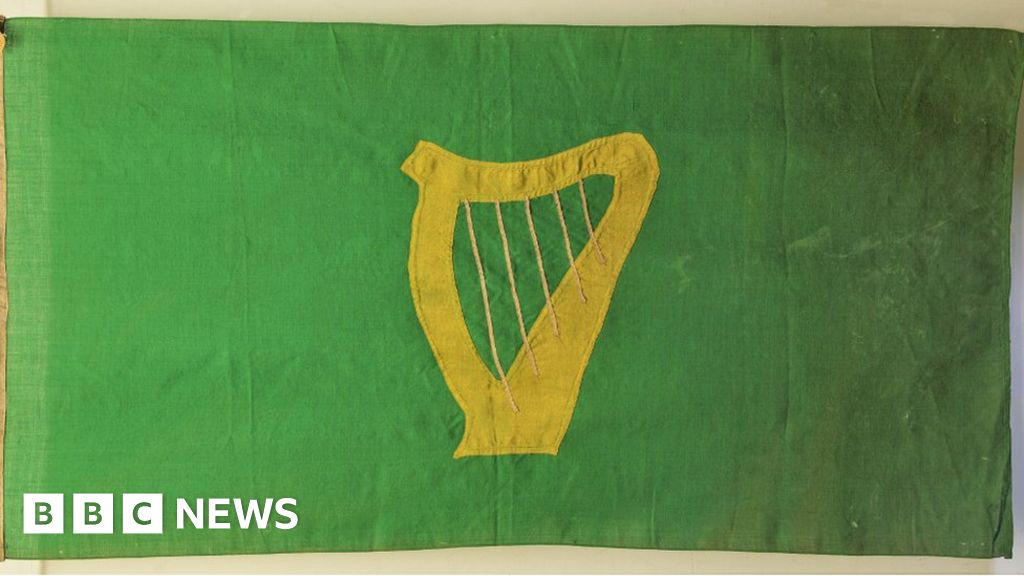 Зеленый флаг с белым квадратом. Флаг Ирландии 1936. Ира Ирландия флаг. Флаг Irish Republic. Зеленый флаг.