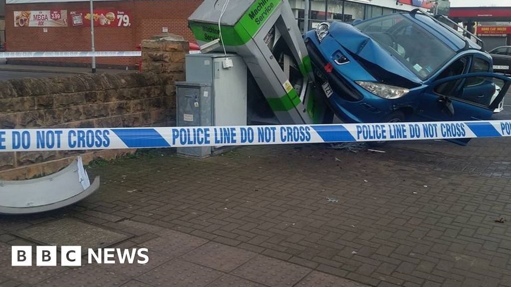 Car slams into street cash machine in Beeston BBC News