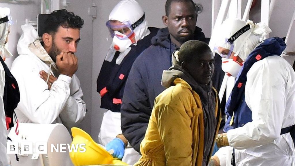 Mediterranean Migrants: Italy Begins To Recover Bodies - BBC News