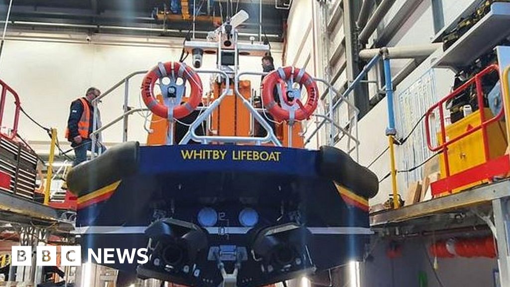 New Whitby lifeboat's 10,000 names target reached BBC News
