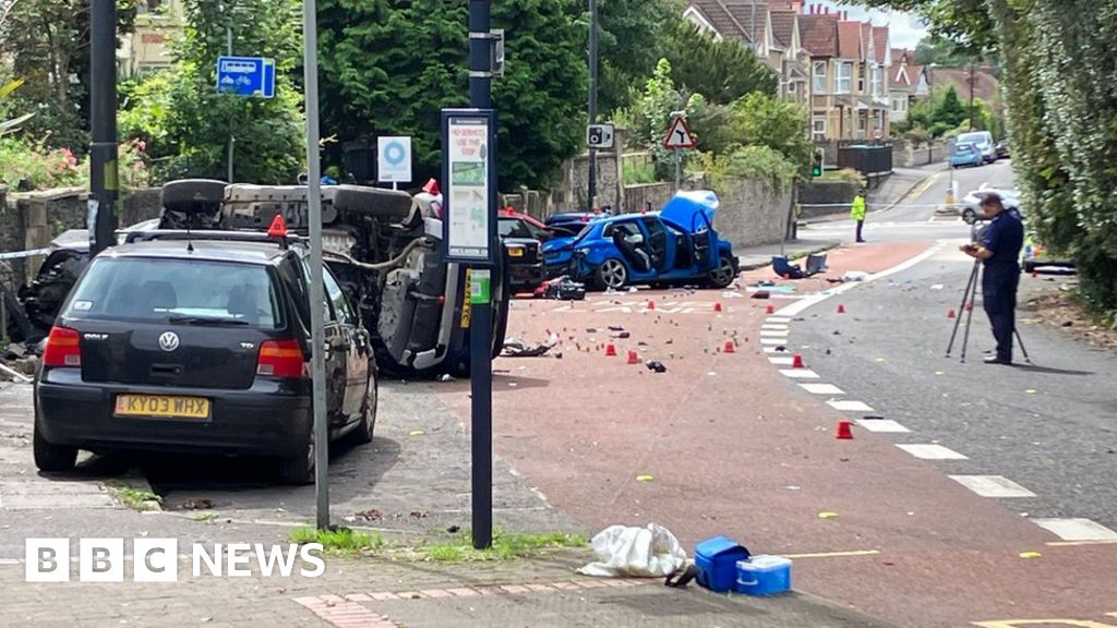 A4 Bristol: One seriously injured after police-chase crash - BBC News