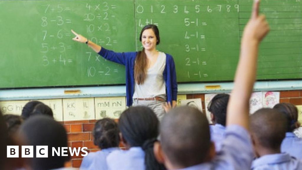 Core academic teachers 'leaving profession' - BBC News