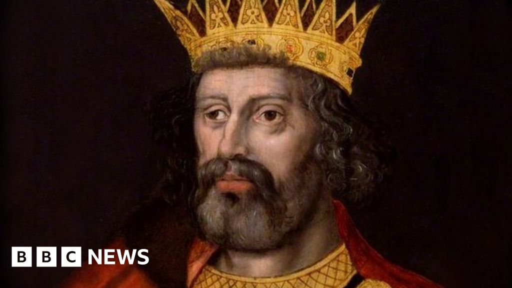 Gloucester Cathedral Re Enacts King Henry Iii Coronation Bbc News