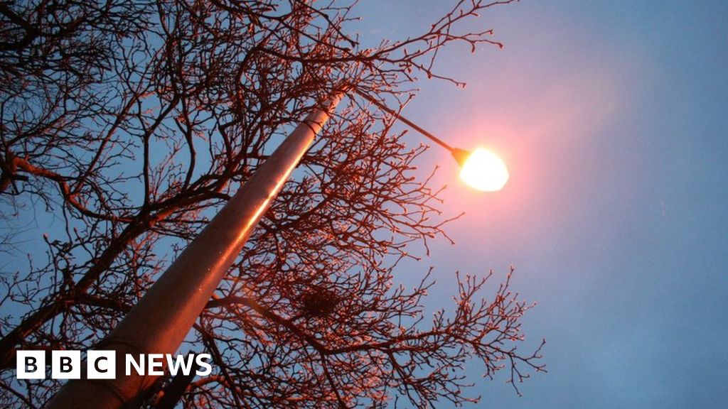 Leicestershire Council to vote on street light dimming trial BBC News