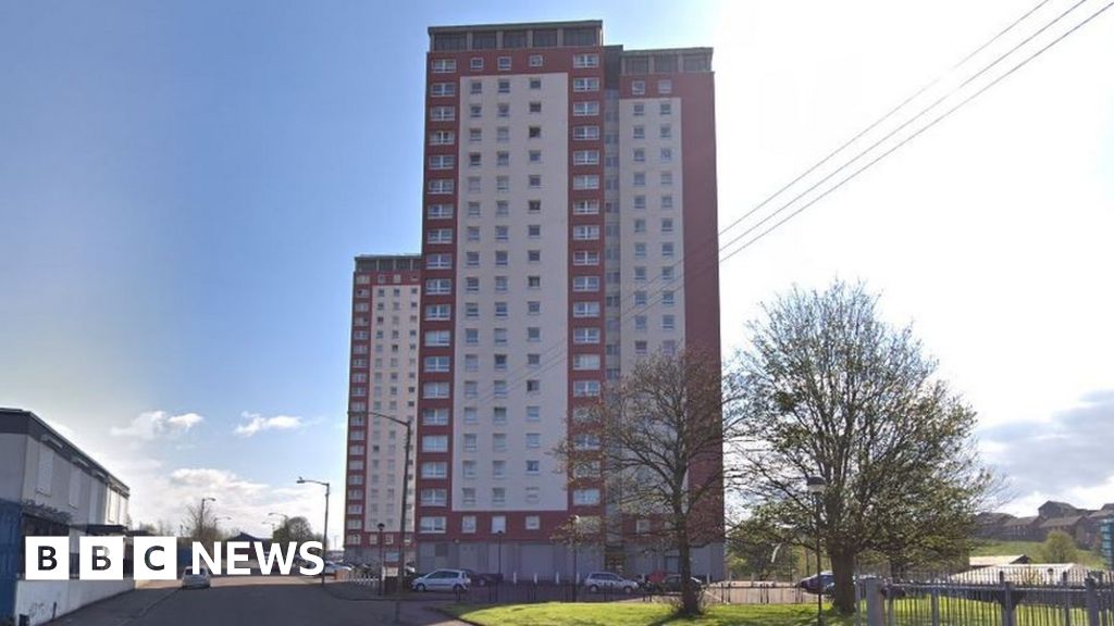 Glasgow flat death 'suspicious' after woman fell 11 floors - BBC News