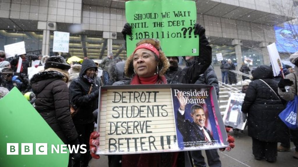 'Sick outs' staged by teachers banned from striking - BBC News