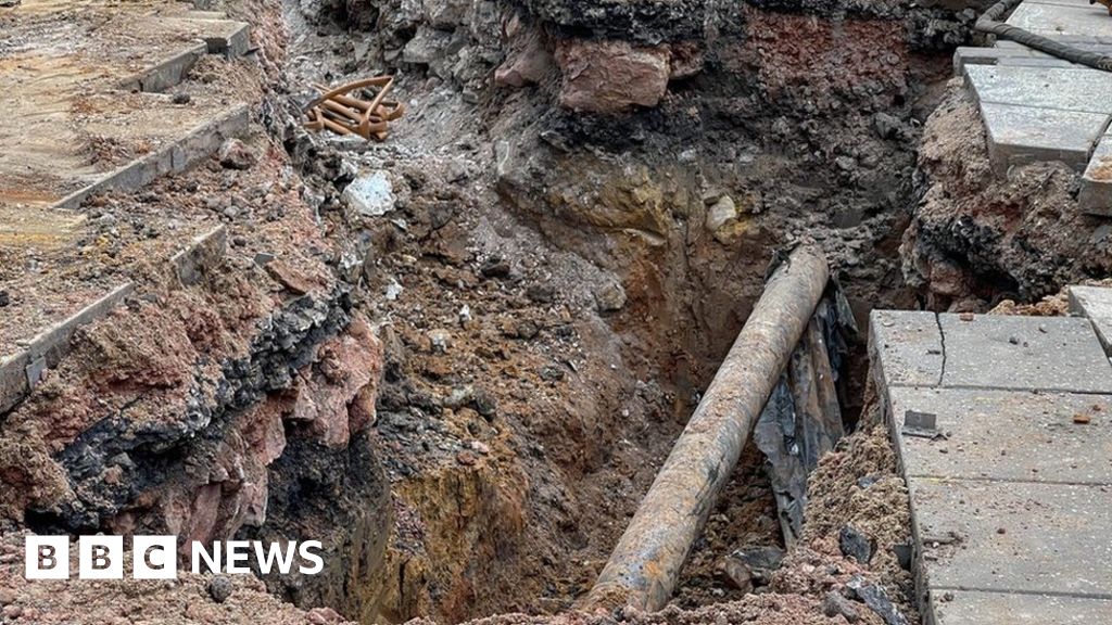 Hinckley's water pipes to be replaced in £300,000 scheme BBC News