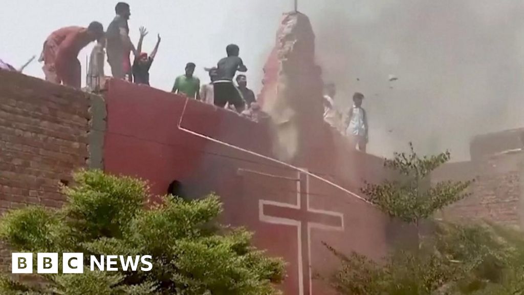 Mob Attacks Churches In Pakistan Blasphemy Row Bbc News 