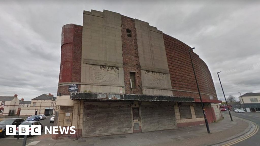 Hartlepool: Ex-Odeon cinema's listed status 'hugely complex' - BBC News