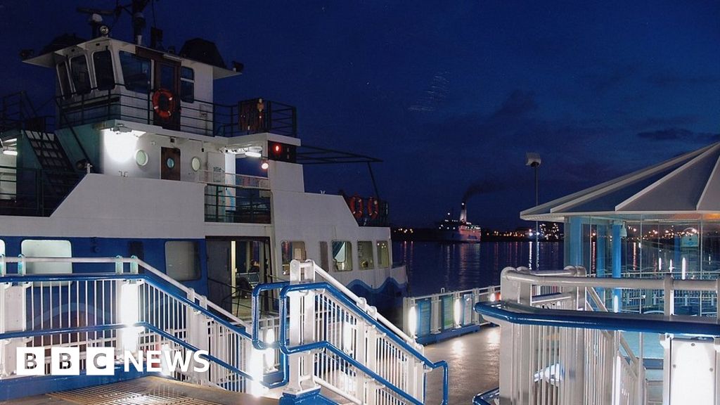 Shields Ferry: Storm damage shuts River Tyne service