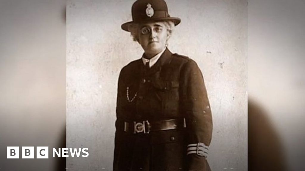 UK's first female police officer commemorated - BBC News