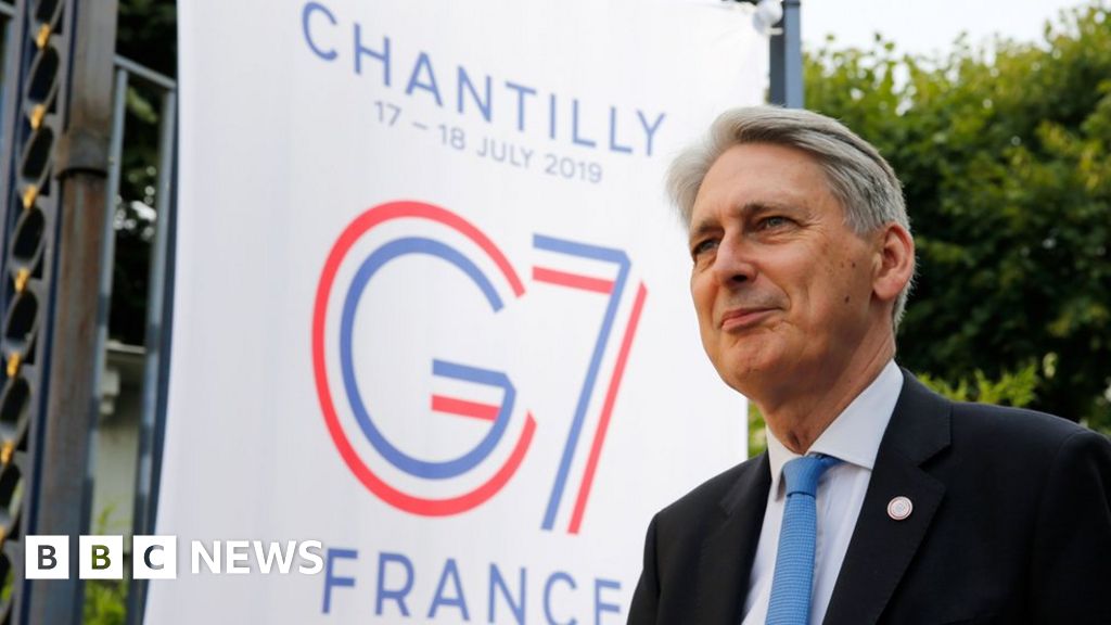 Philip Hammond will 'not exclude' backing no confidence vote to stop no-deal Brexit