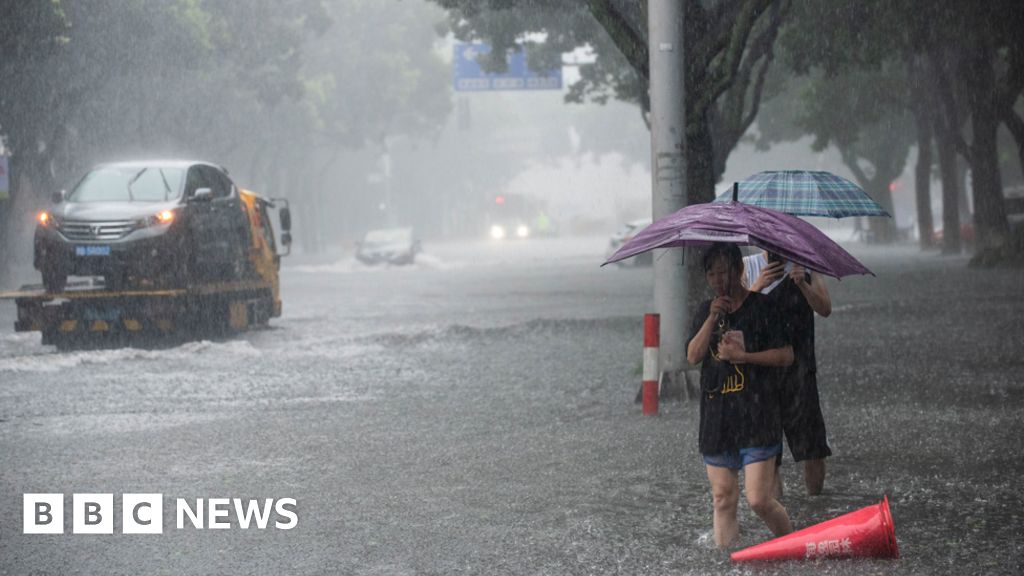 Typhoon Lekima: 13 dead and a million evacuated in China