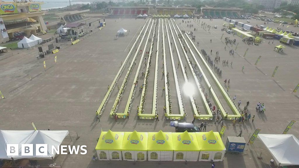 3,600 guests at Ghana's recordbreaking dinner table BBC News