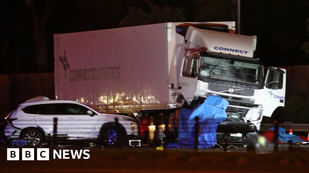 Australia lorry crash: Four police officers killed in Melbourne