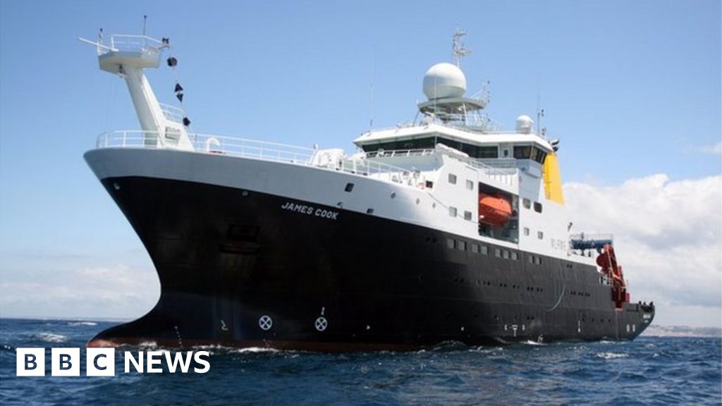 Drilling for deep ocean microbes - BBC News