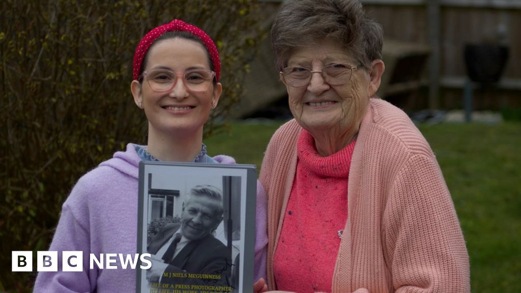 Family publish photographer's story of Birmingham - BBC News