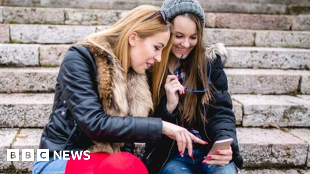 Jeggings, cyberbullying and woot added to dictionary - BBC Newsround