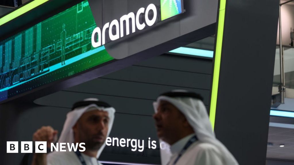 Saudi Aramco meningkatkan dividen meski labanya menurun
