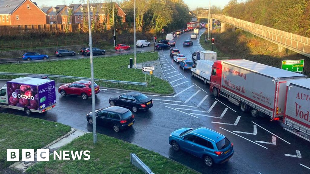 Man dies after being hit by vehicle on A419 in Swindon BBC News