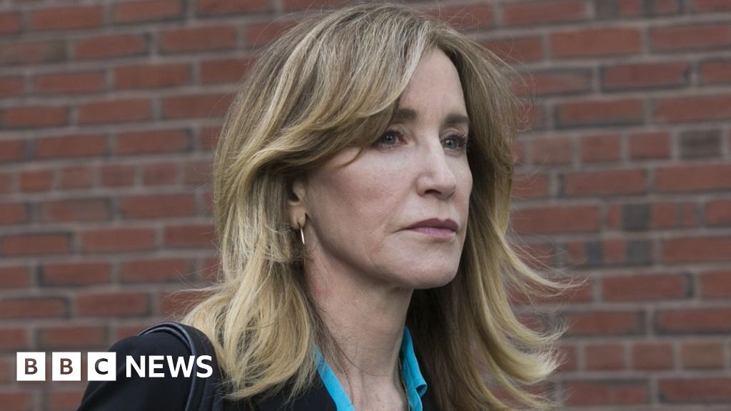Felicity Huffman To Plead Guilty In College Admissions Scandal Bbc News