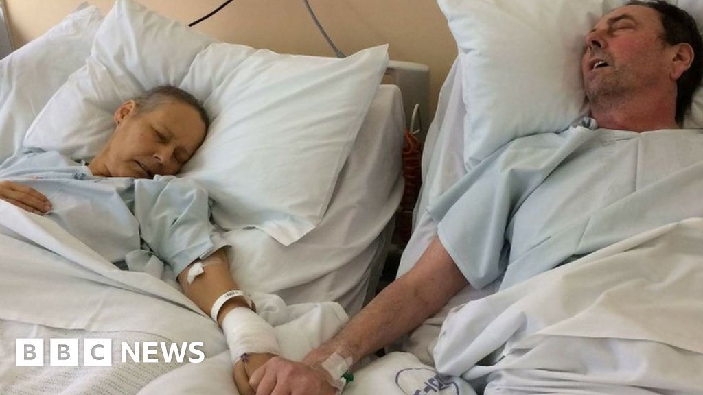Children share photo of terminally ill parents holding hands BBC News