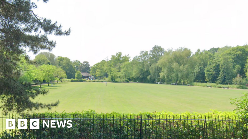 World War Two artillery shell found in Leamington Spa river - BBC News