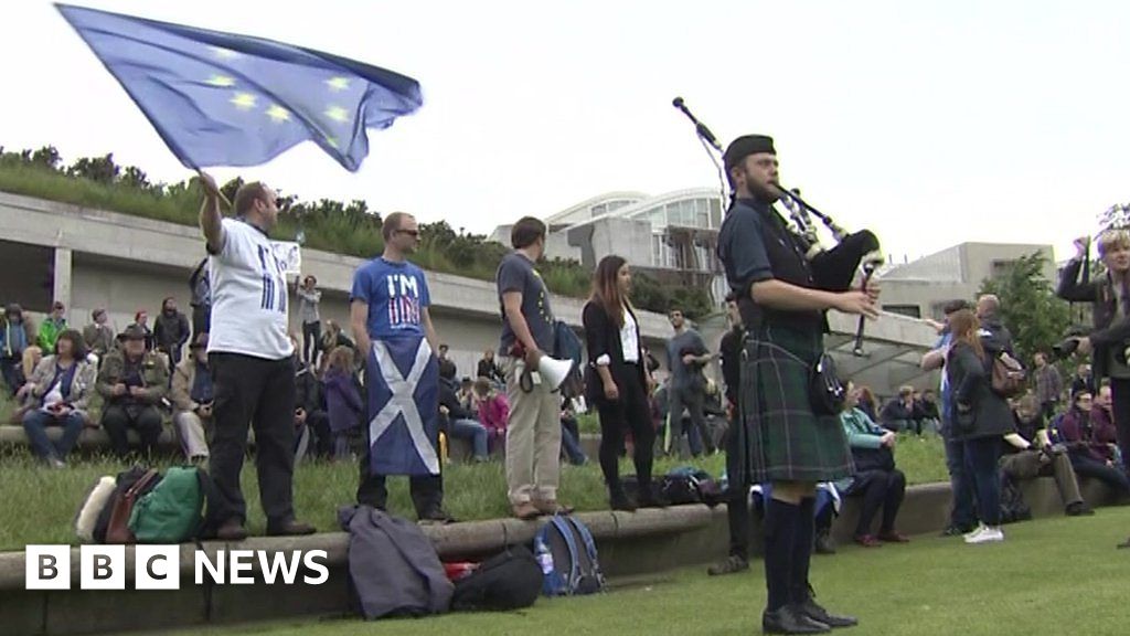 Edinburgh pro-EU rally: 'Proud to be Scottish and European' - BBC News